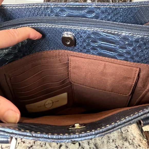 Liz Claiborne Embossed Croc Shoulder Bag - Picture 6 of 10